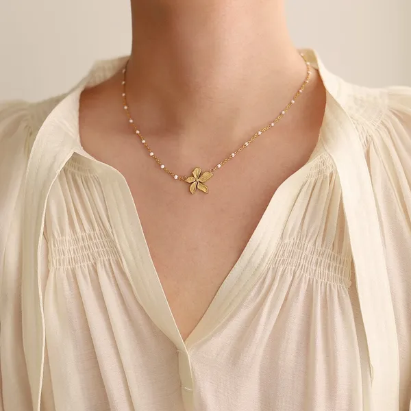 Gold_Flower_Chain_Necklace_For_Women